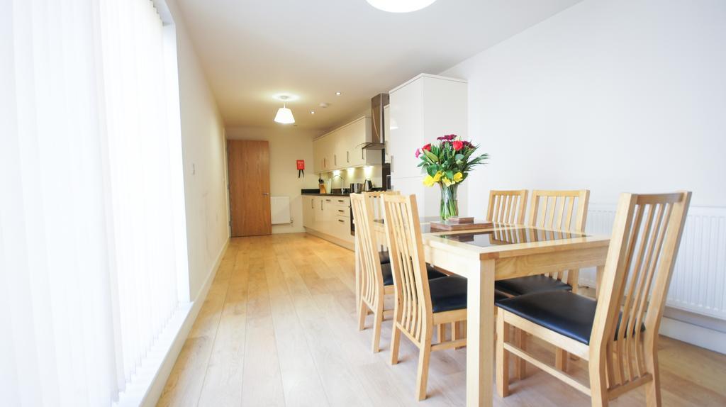 Crompton House Apartments Edgware Bagian luar foto