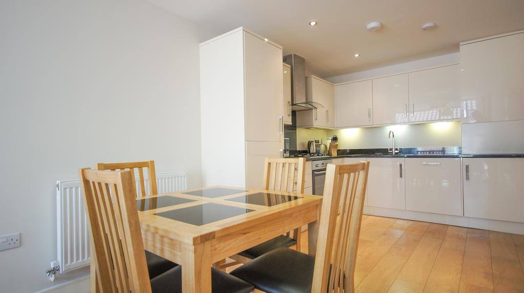 Crompton House Apartments Edgware Bagian luar foto