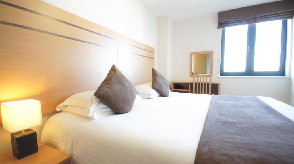 Crompton House Apartments Edgware Bagian luar foto